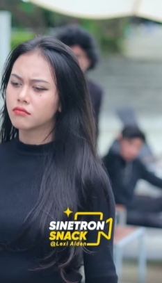 N1708083 ASISTEN KESAYANGAN MENINGGOY, BUNDA NGAMUK BRUTAL! Part 2